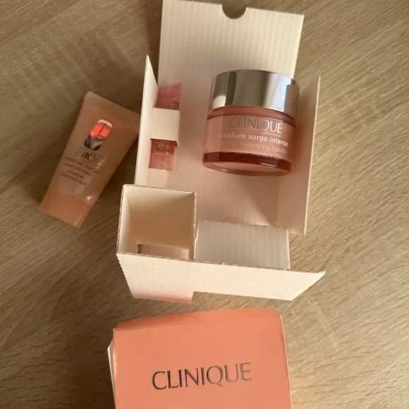 Clinique Hydrate & Glow Skincare Set brand new travel size - Picture 4 of 4